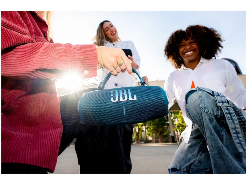 JBL Charge 6 — 28 horas de bateria, festa sem fim